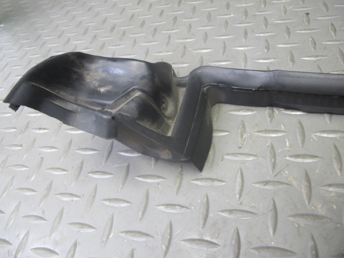 93-96 Nissan Z32 300ZX Convertible Rear Roof Storage Lid Weatherstrip Seal OEM