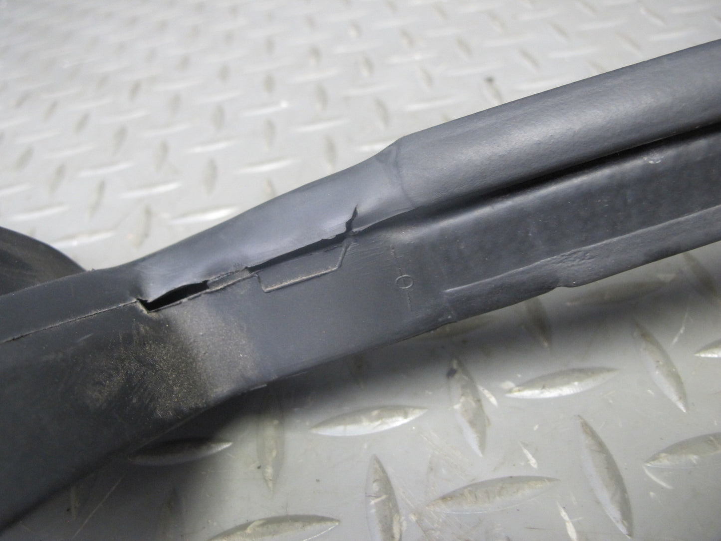 93-96 Nissan Z32 300ZX Convertible Rear Roof Storage Lid Weatherstrip Seal OEM