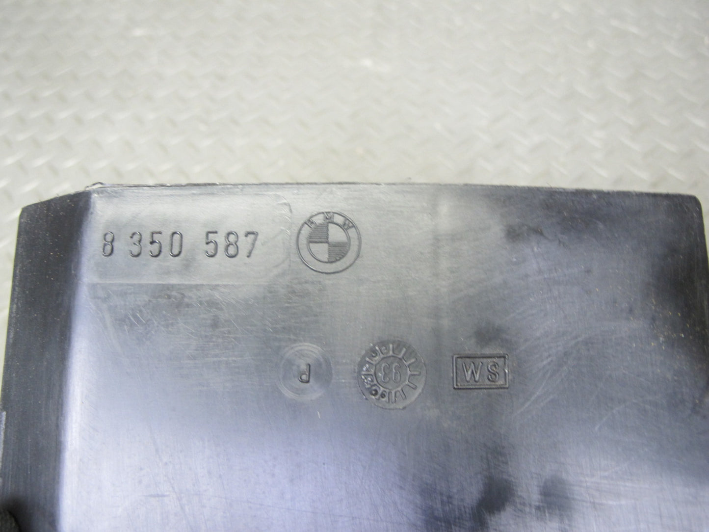 91-95 BMW E34 5-SERIES Sedan Rear Battery Cover w Micro Switch Assy 8350587 OEM