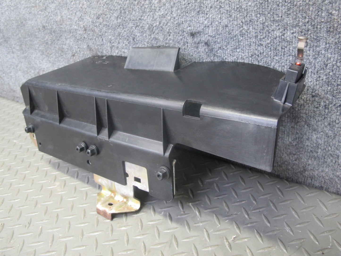 91-95 BMW E34 5-SERIES Sedan Rear Battery Cover w Micro Switch Assy 8350587 OEM