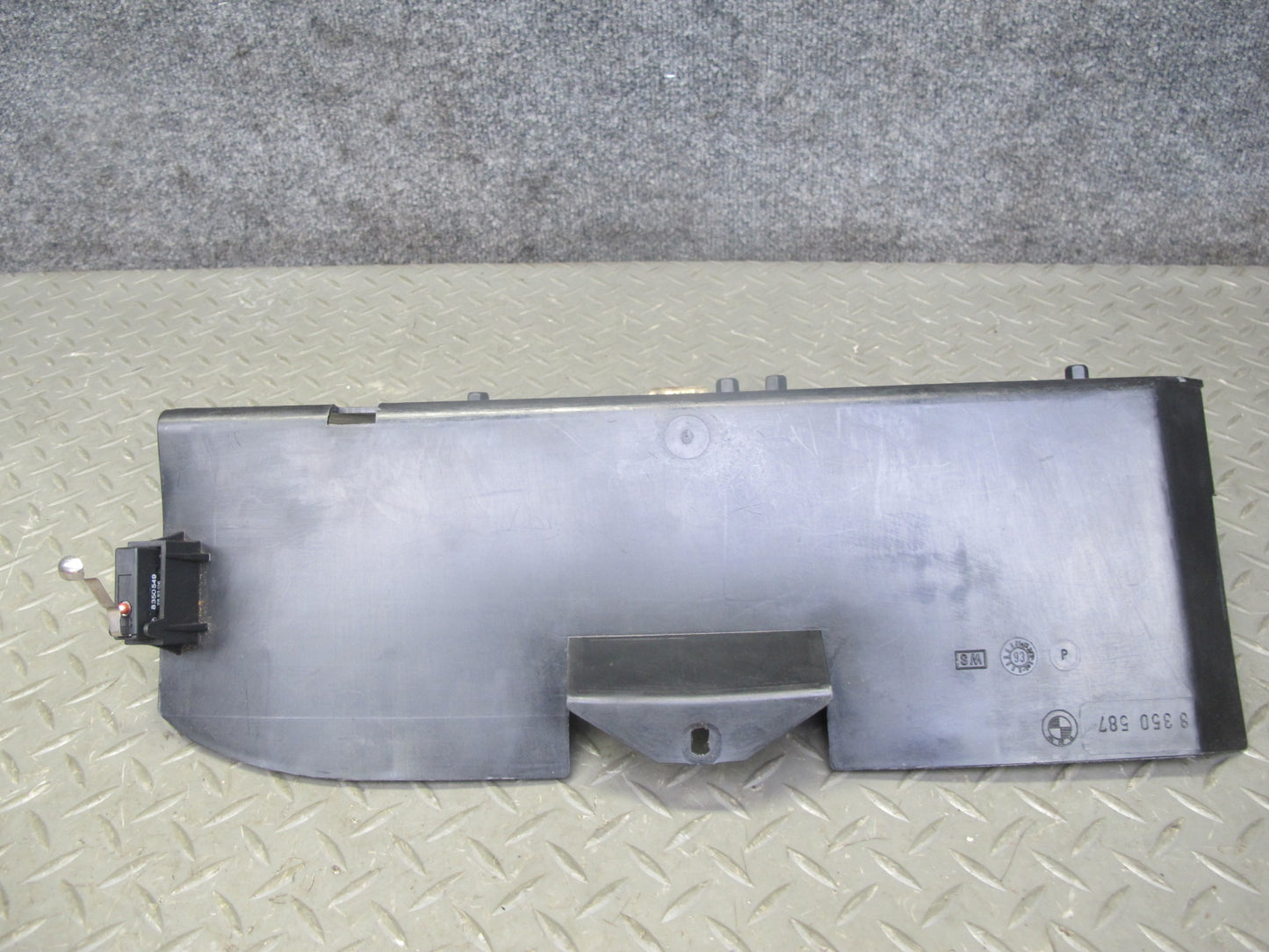 91-95 BMW E34 5-SERIES Sedan Rear Battery Cover w Micro Switch Assy 8350587 OEM