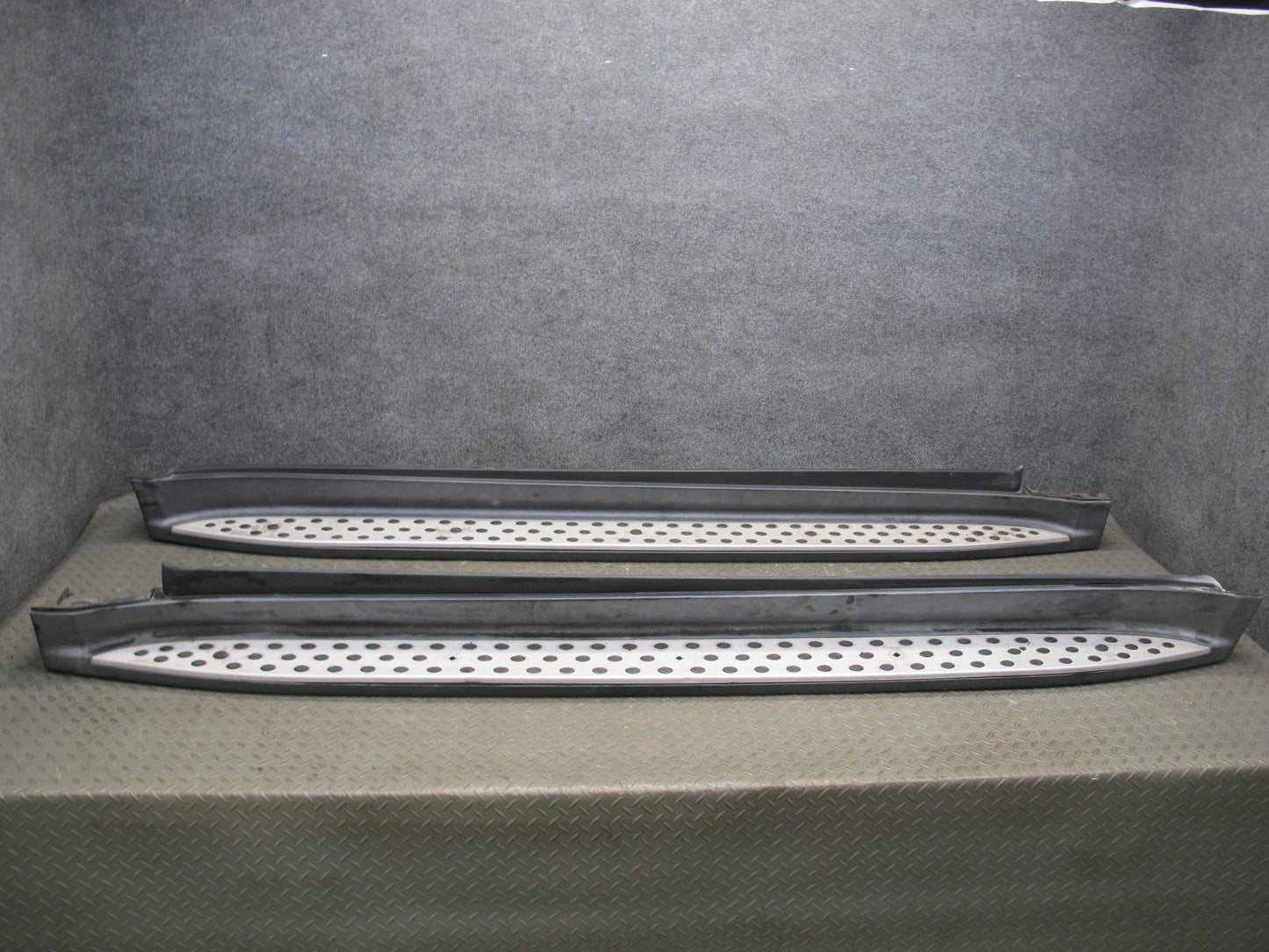 06-11 Mercedes W164 Ml-class Set of 2 Right & Left Running Board Step Panel OEM