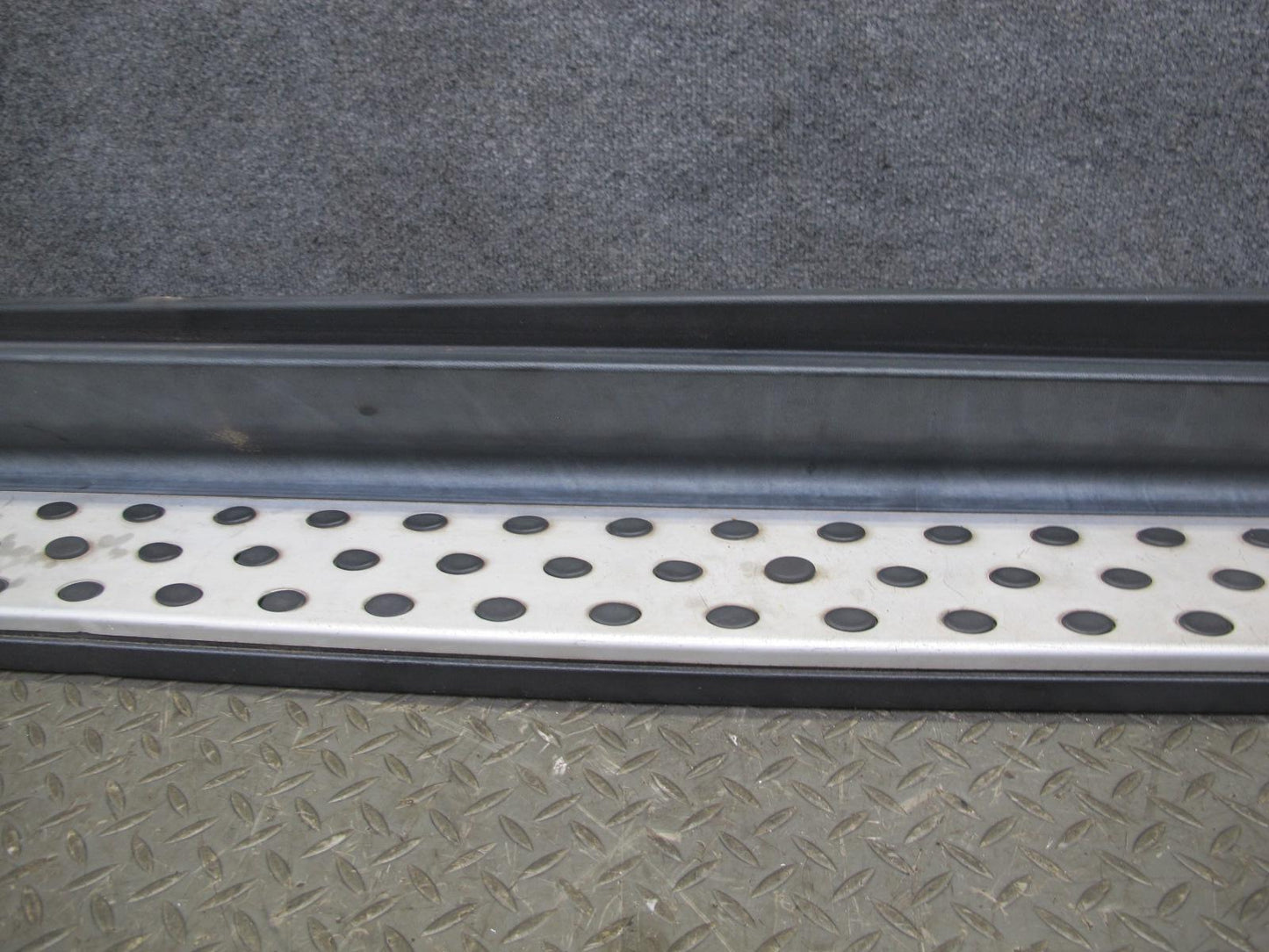 06-11 Mercedes W164 Ml-class Set of 2 Right & Left Running Board Step Panel OEM