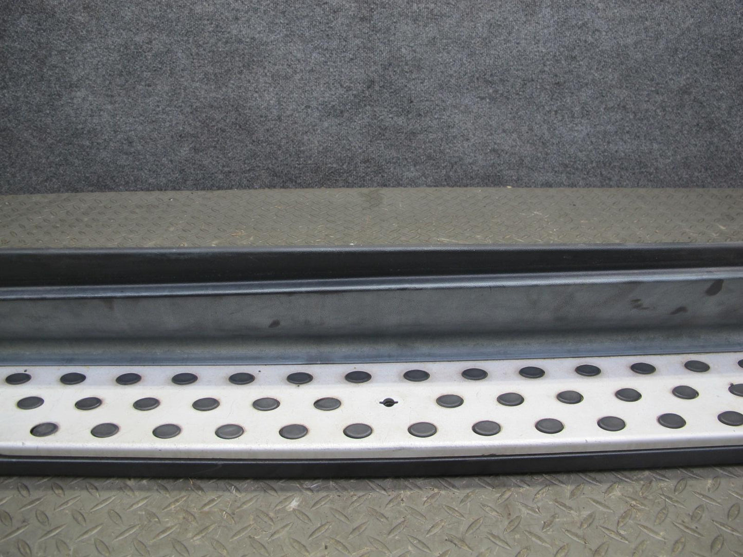 06-11 Mercedes W164 Ml-class Set of 2 Right & Left Running Board Step Panel OEM