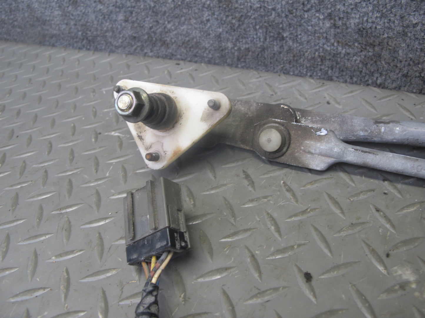 90-96 Nissan Z32 300ZX 2+0 Windshield Wiper Transmission Linkage w Motor OEM