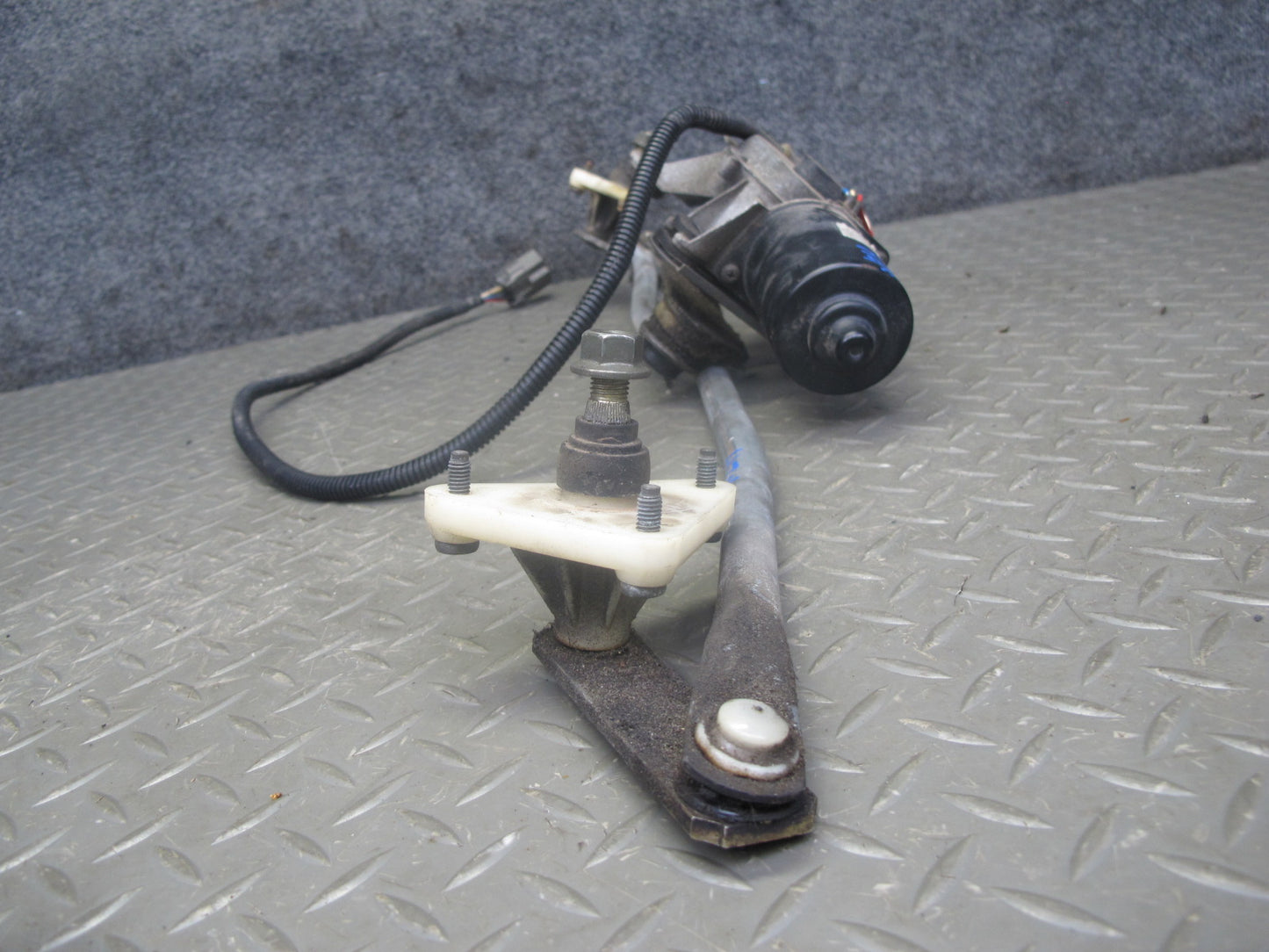 90-96 Nissan Z32 300ZX 2+0 Windshield Wiper Transmission Linkage w Motor OEM
