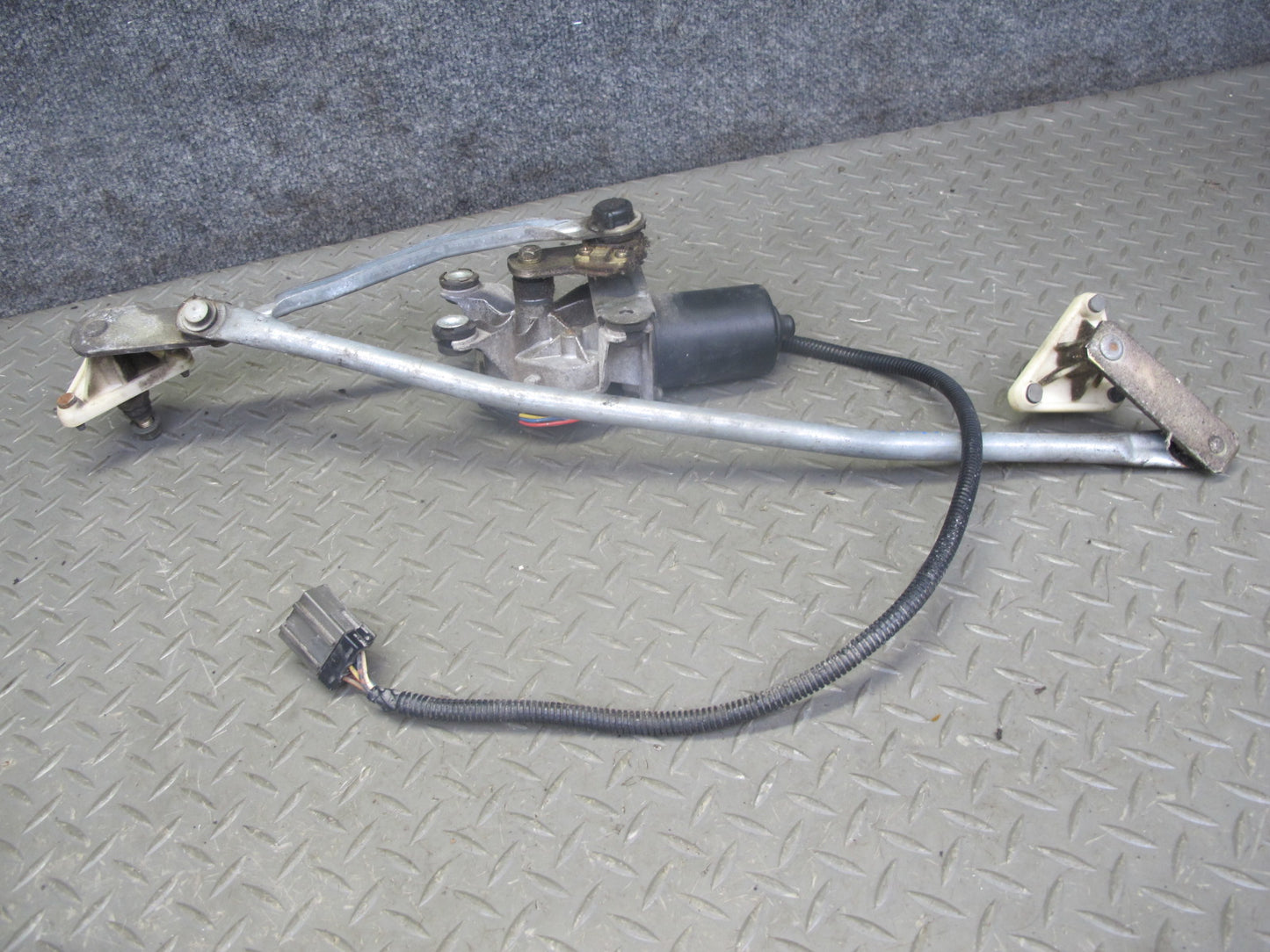90-96 Nissan Z32 300ZX 2+0 Windshield Wiper Transmission Linkage w Motor OEM