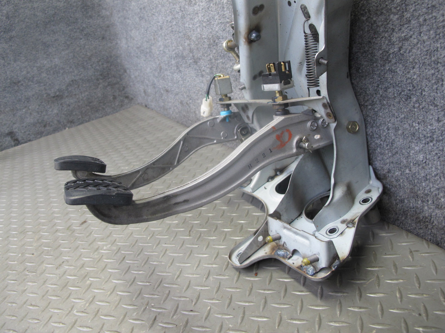 86-88 Mazda RX7 FC3S M/T Gas Accelerator Brake Clutch Pedal Cylinder Set OEM