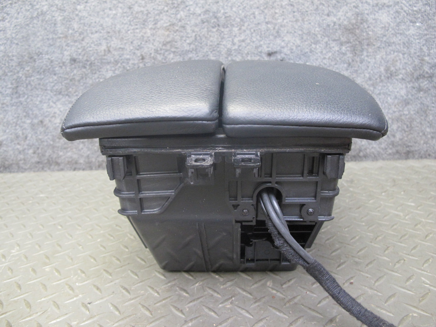 2008-2014 BMW E71 E72 X6 Center Console Leather Armrest Compartment Storage