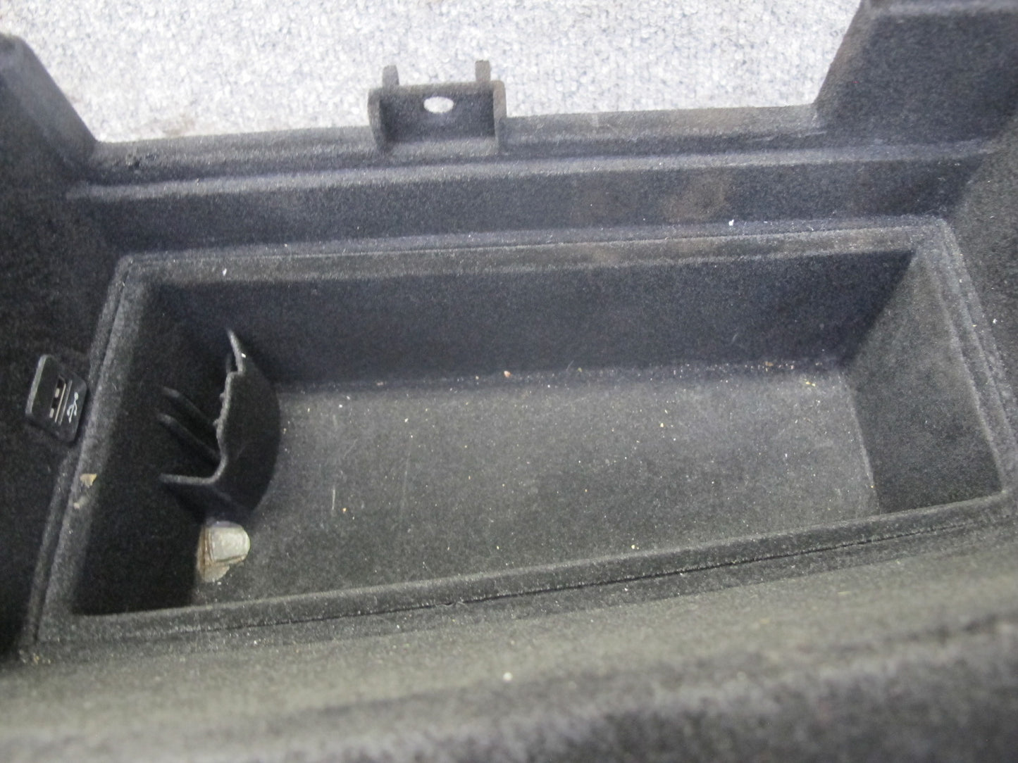 2008-2014 BMW E71 E72 X6 Glove Box Compartment Storage Box Housing 9211031