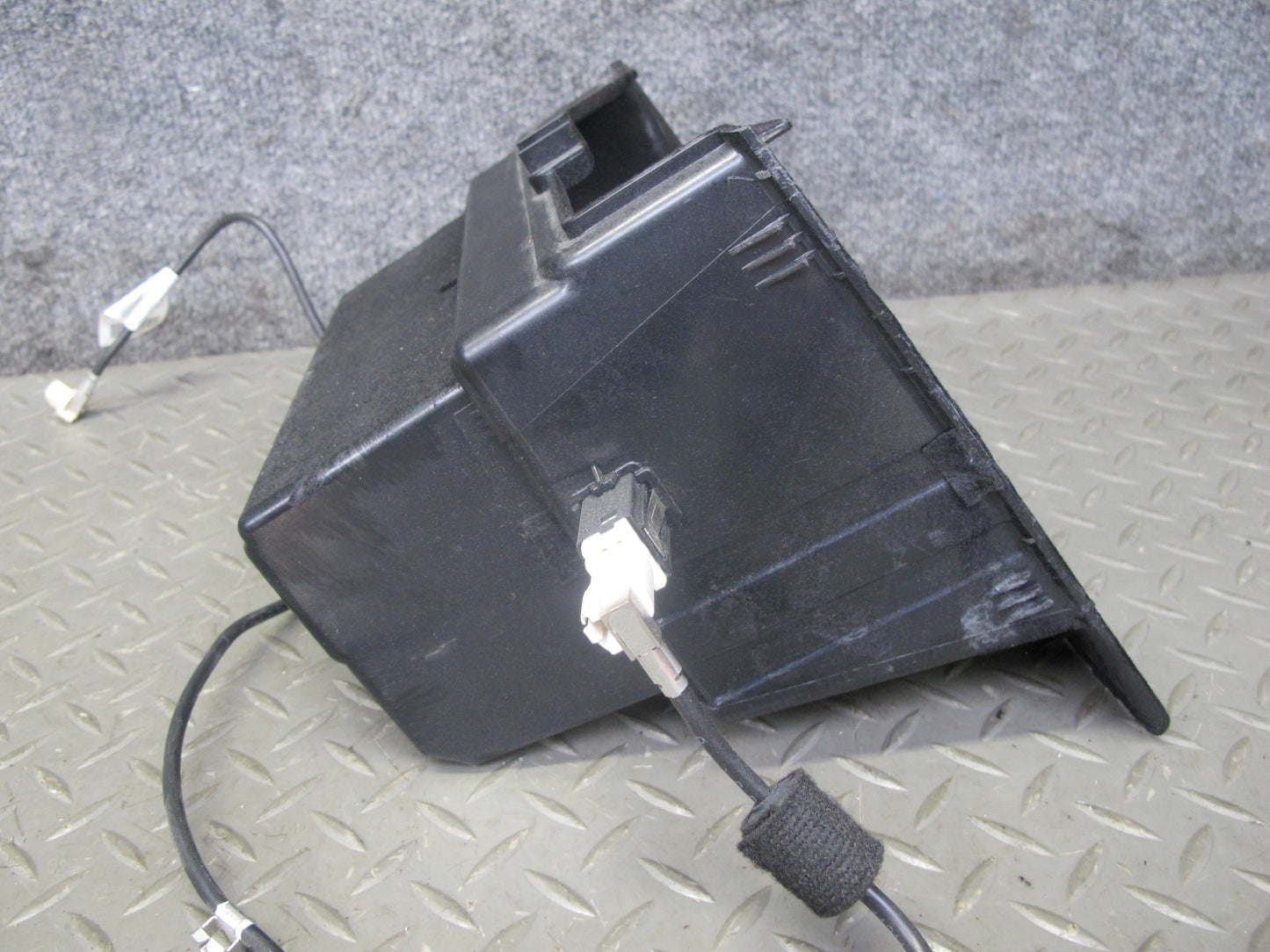 2008-2014 BMW E71 E72 X6 Glove Box Compartment Storage Box Housing 9211031