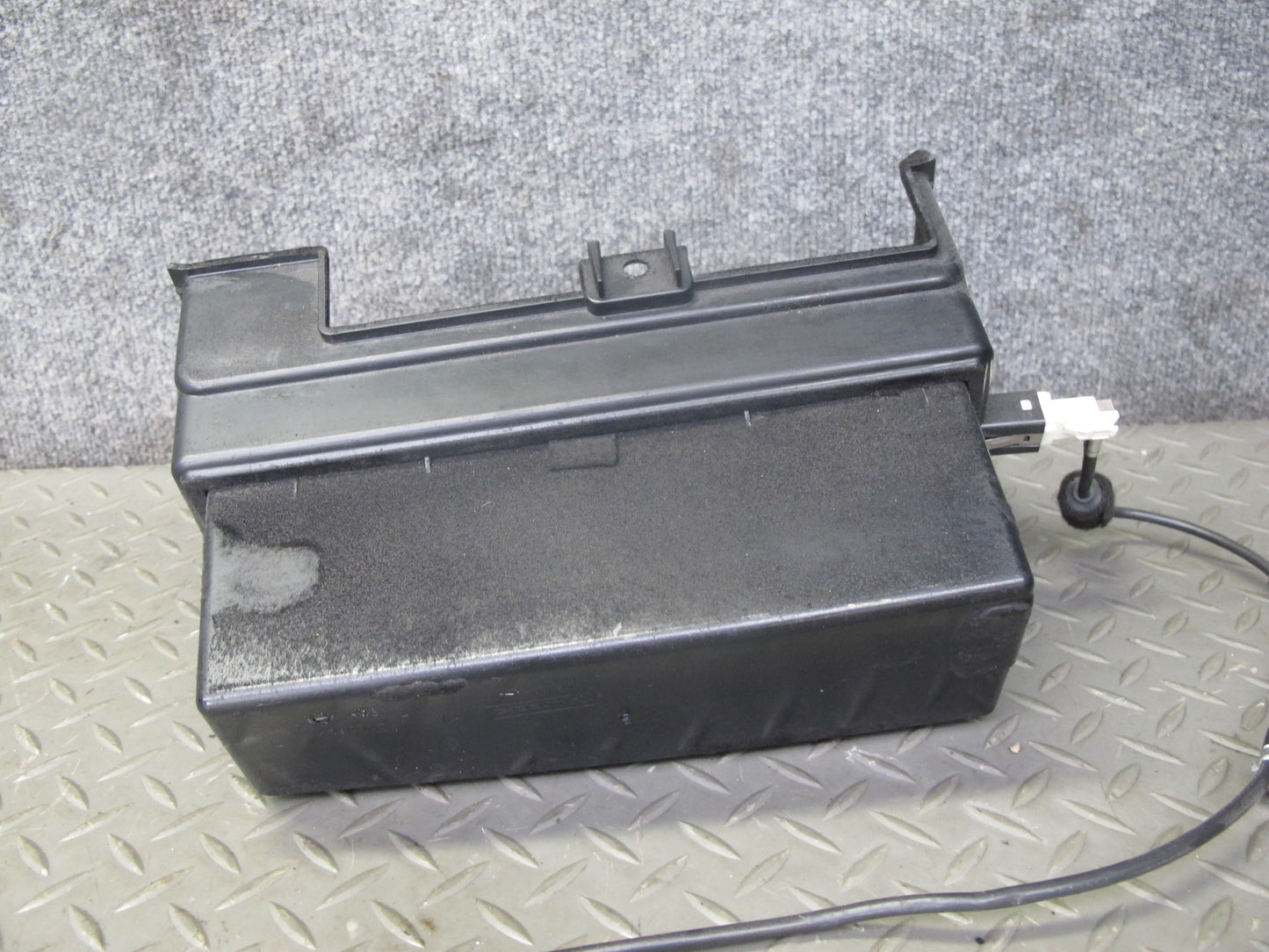 2008-2014 BMW E71 E72 X6 Glove Box Compartment Storage Box Housing 9211031