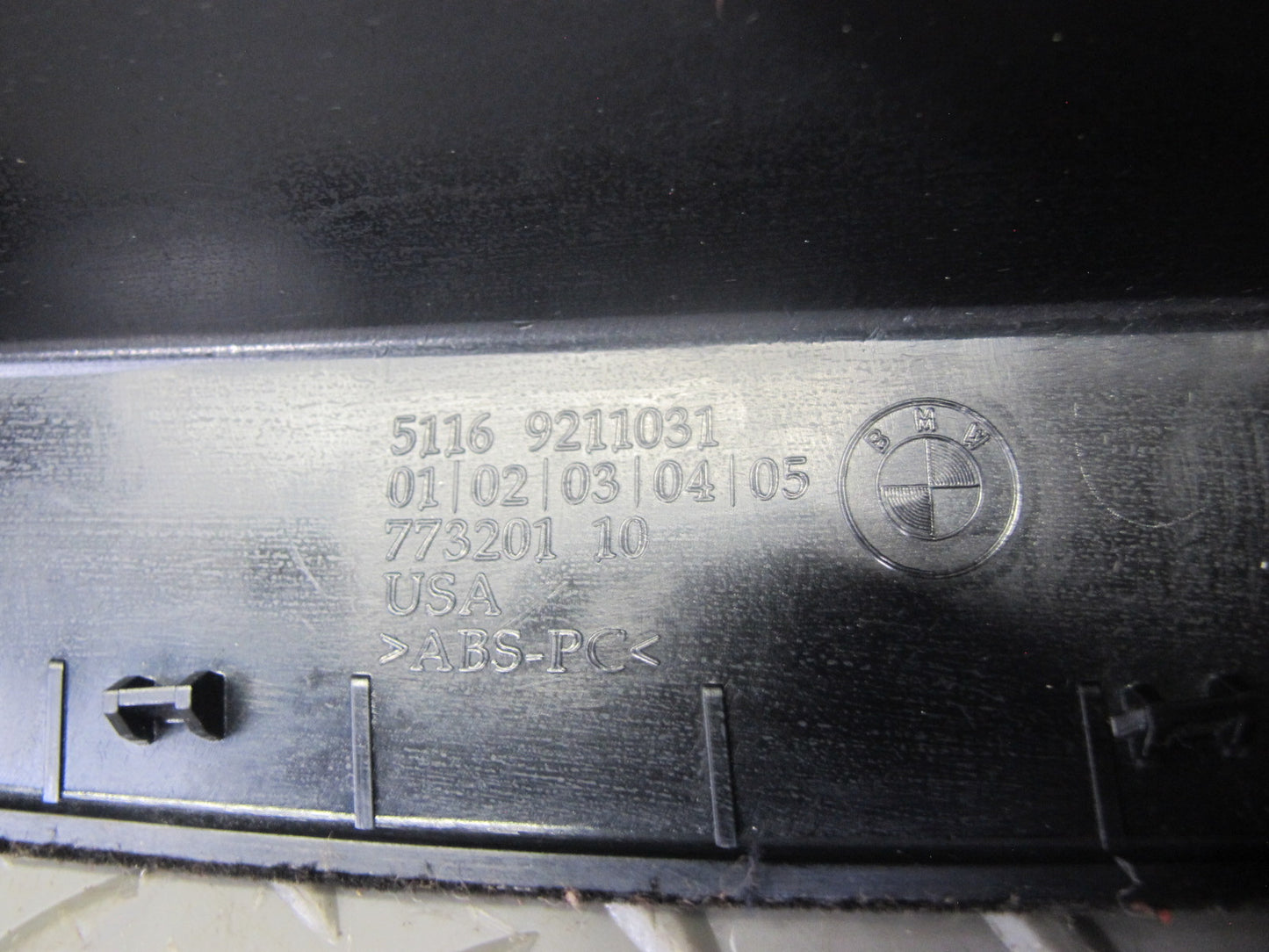 2008-2014 BMW E71 E72 X6 Glove Box Compartment Storage Box Housing 9211031