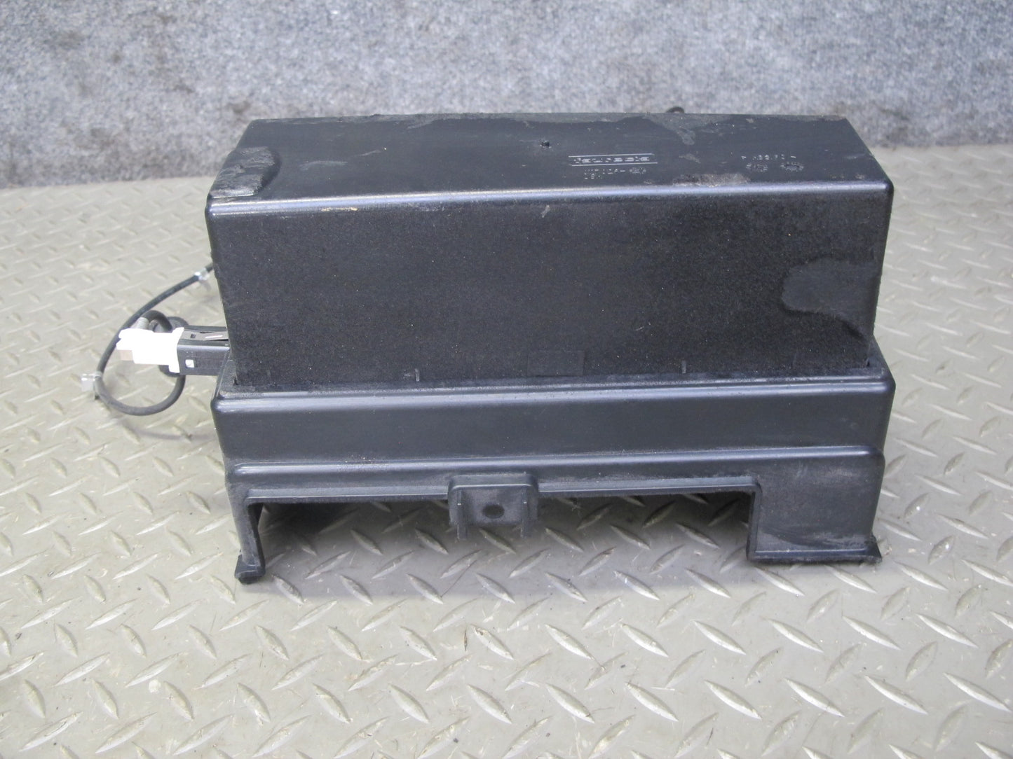 2008-2014 BMW E71 E72 X6 Glove Box Compartment Storage Box Housing 9211031
