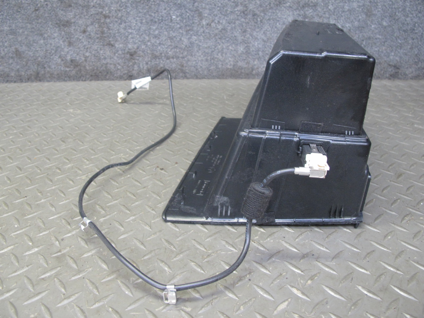 2008-2014 BMW E71 E72 X6 Glove Box Compartment Storage Box Housing 9211031