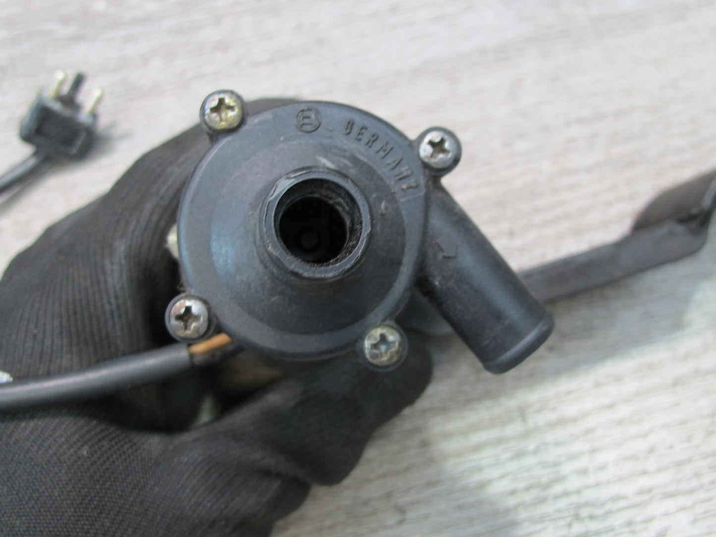 86-91 Mercedes W126 S-class Heater Control Recirculating Pump OEM