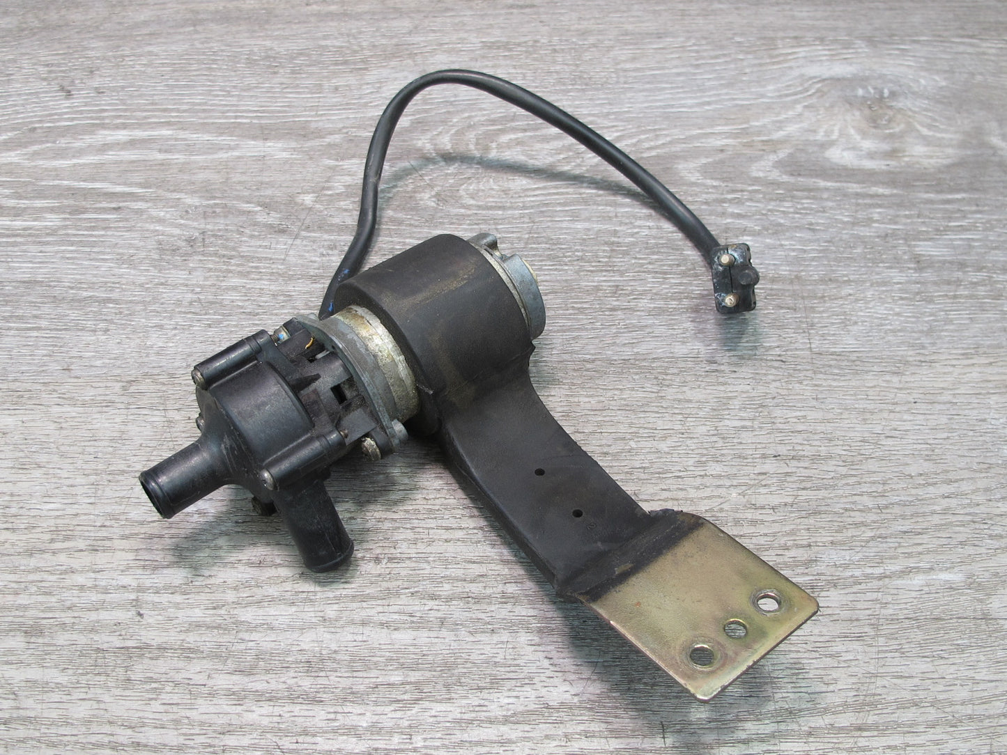 86-91 Mercedes W126 S-class Heater Control Recirculating Pump OEM
