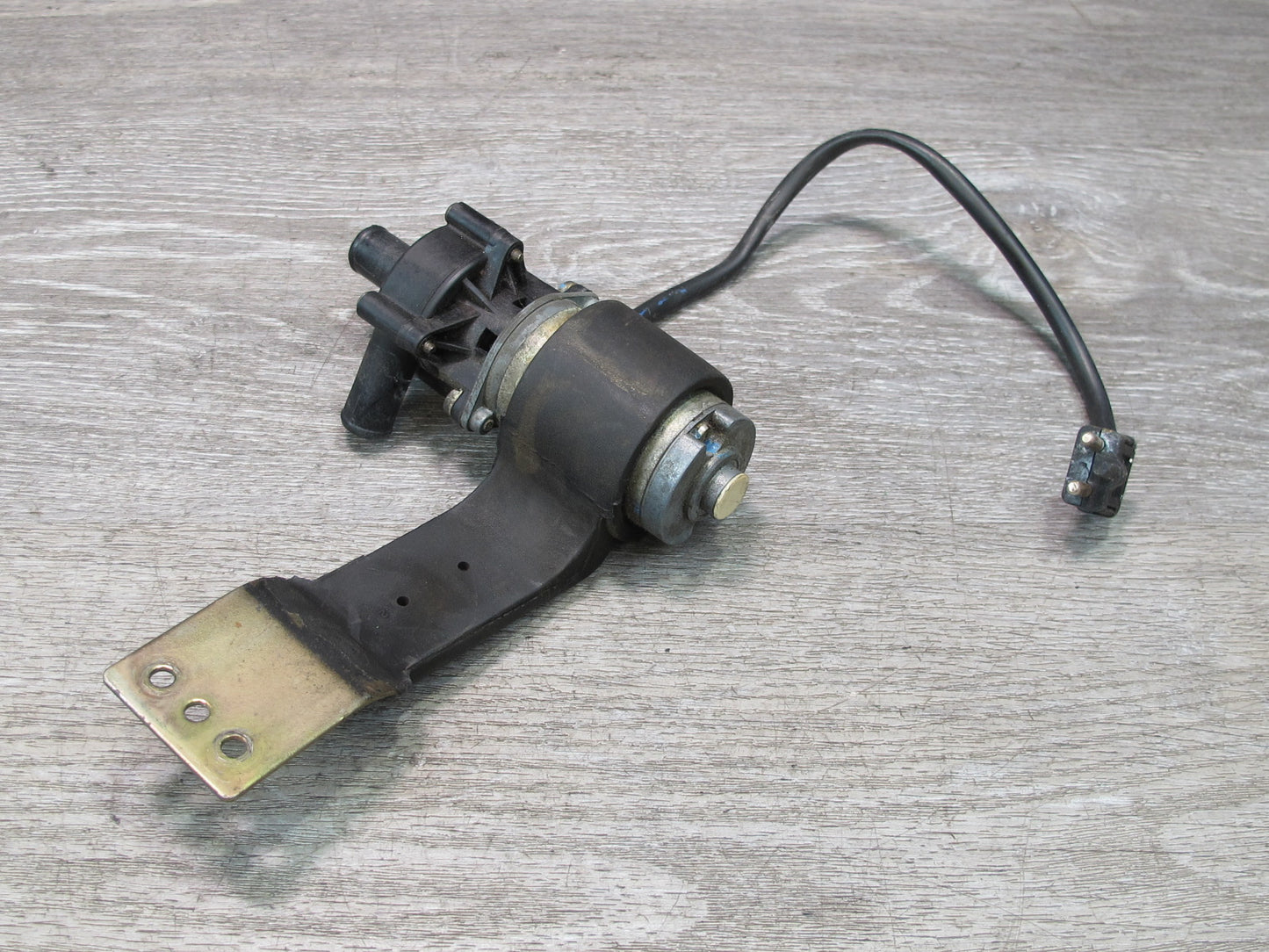 86-91 Mercedes W126 S-class Heater Control Recirculating Pump OEM