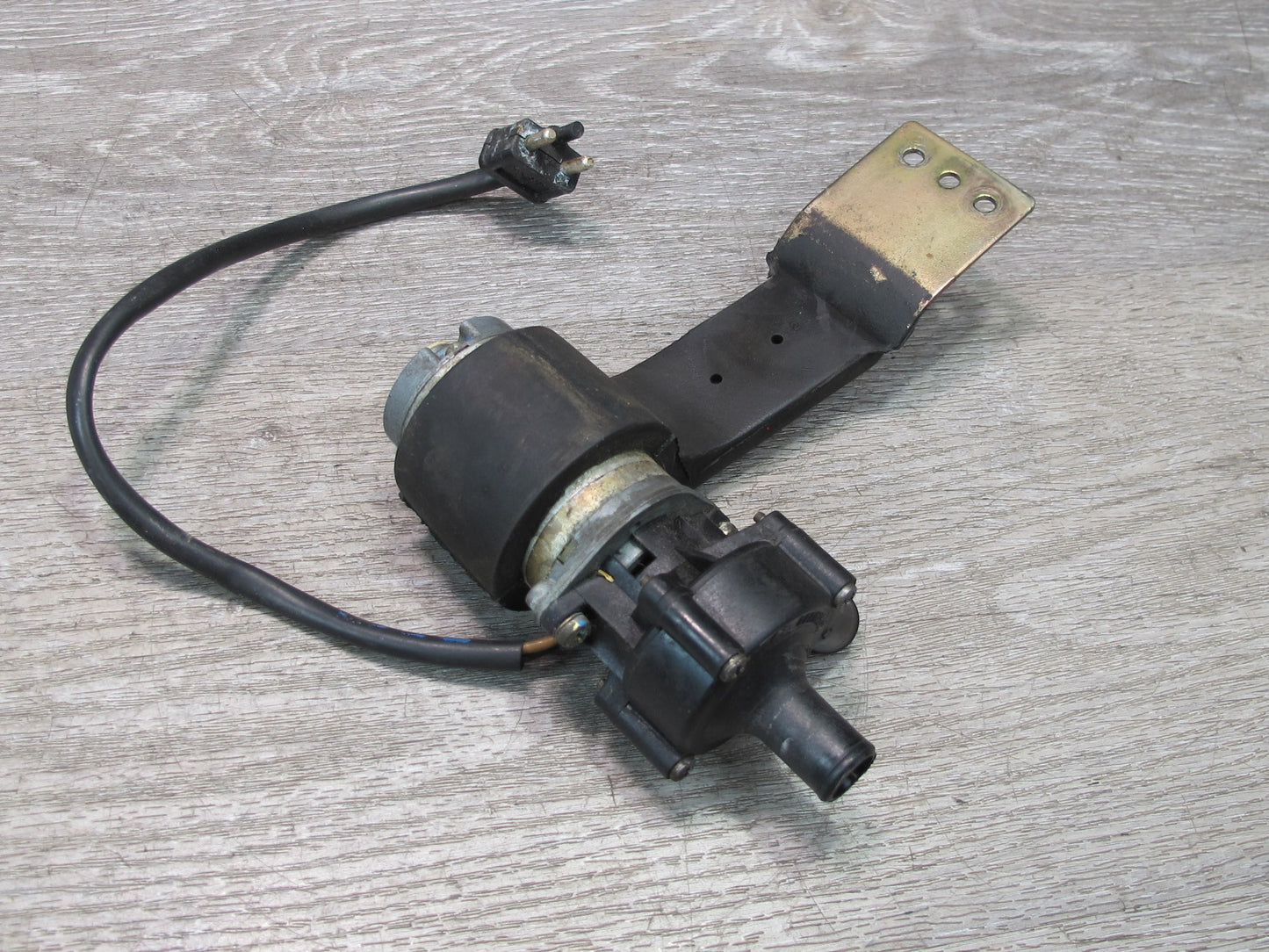 86-91 Mercedes W126 S-class Heater Control Recirculating Pump OEM