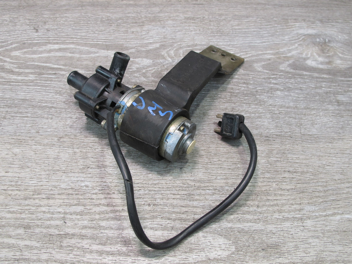 86-91 Mercedes W126 S-class Heater Control Recirculating Pump OEM