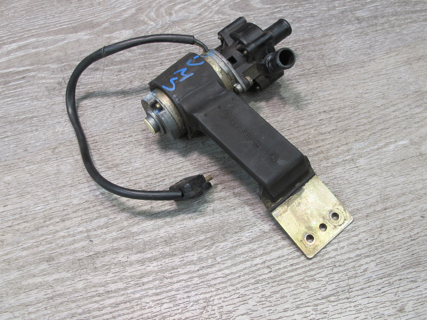 86-91 Mercedes W126 S-class Heater Control Recirculating Pump OEM