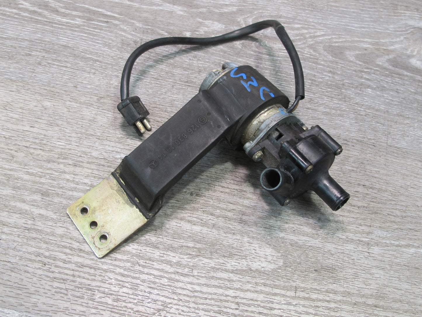 86-91 Mercedes W126 S-class Heater Control Recirculating Pump OEM