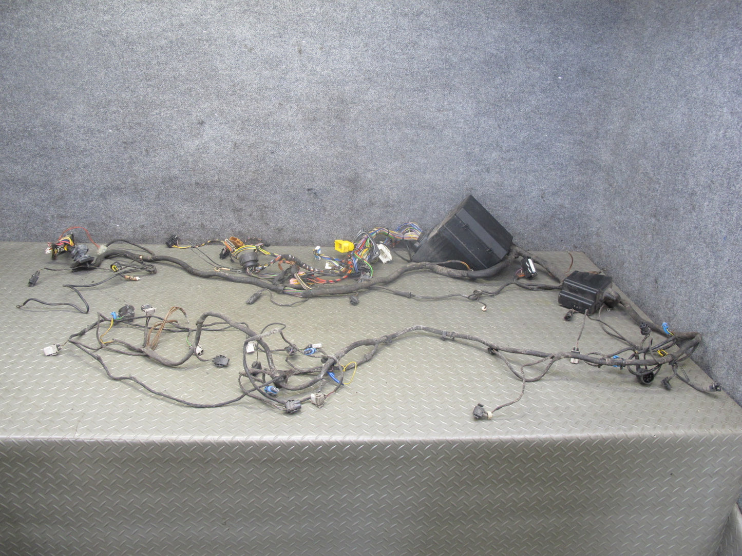 94-95 BMW E34 540i M60 Engine Bay Wire Wiring Harness w Fuse Box OEM