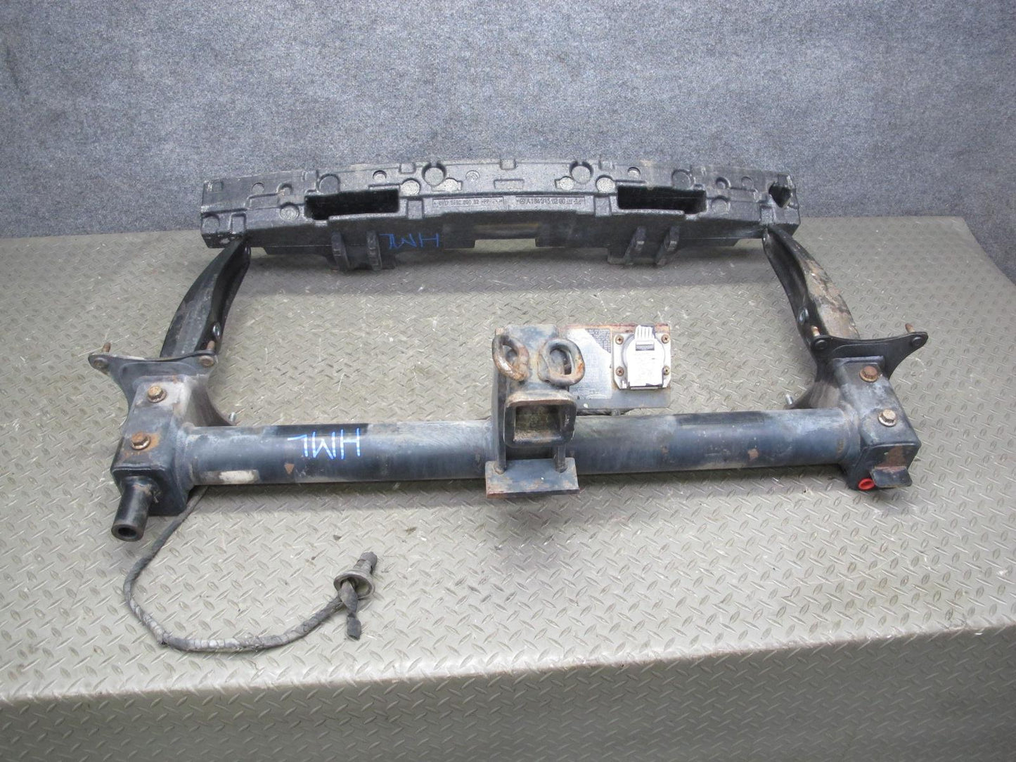 06-11 Mercedes W164 Ml-class Rear Trailer TOW Hitch Reinforcement Bar w Foam OEM