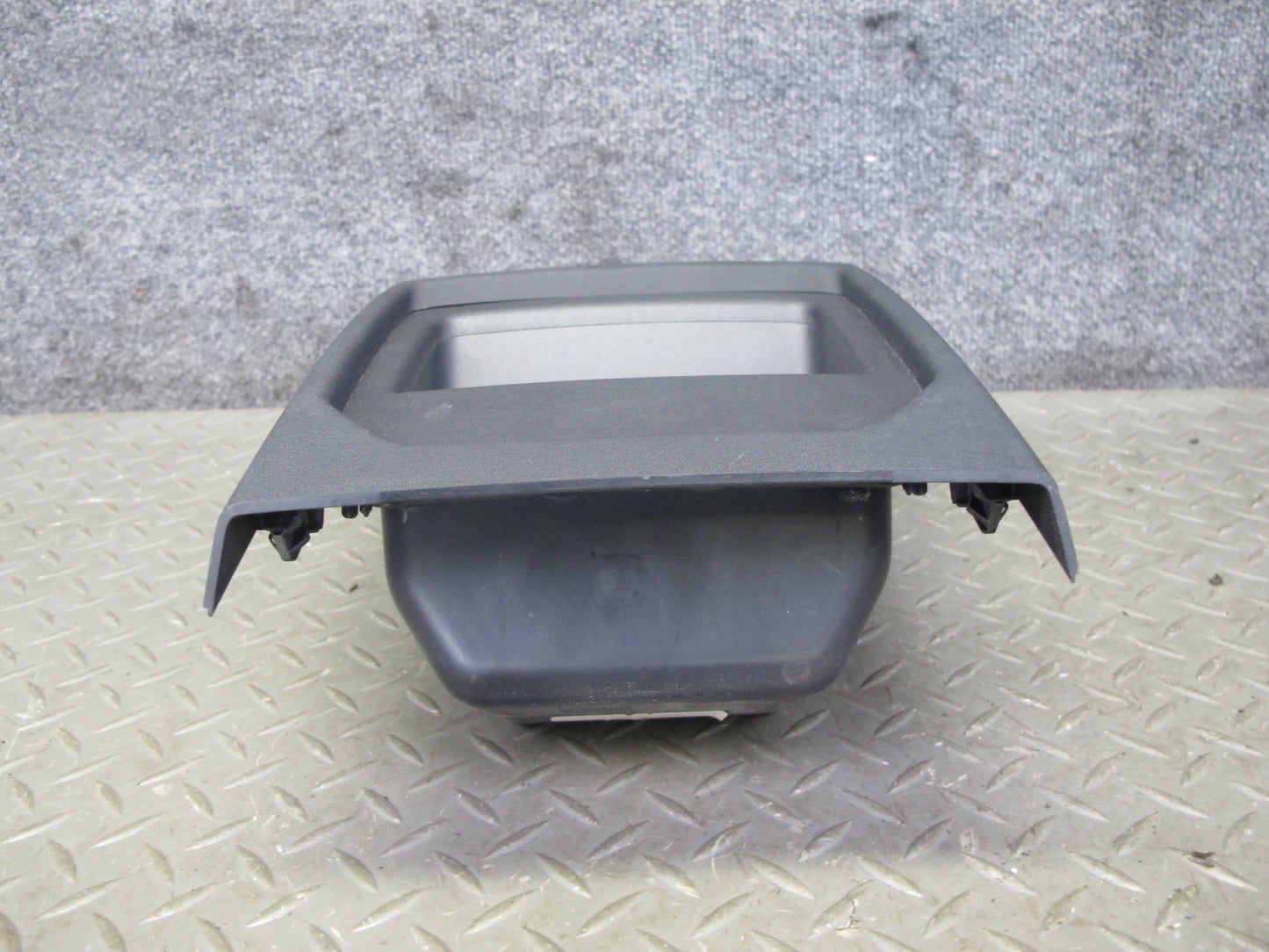 2012-2019 Range Rover Evoque L538 Rear Center Console Air Vent Trim Panel