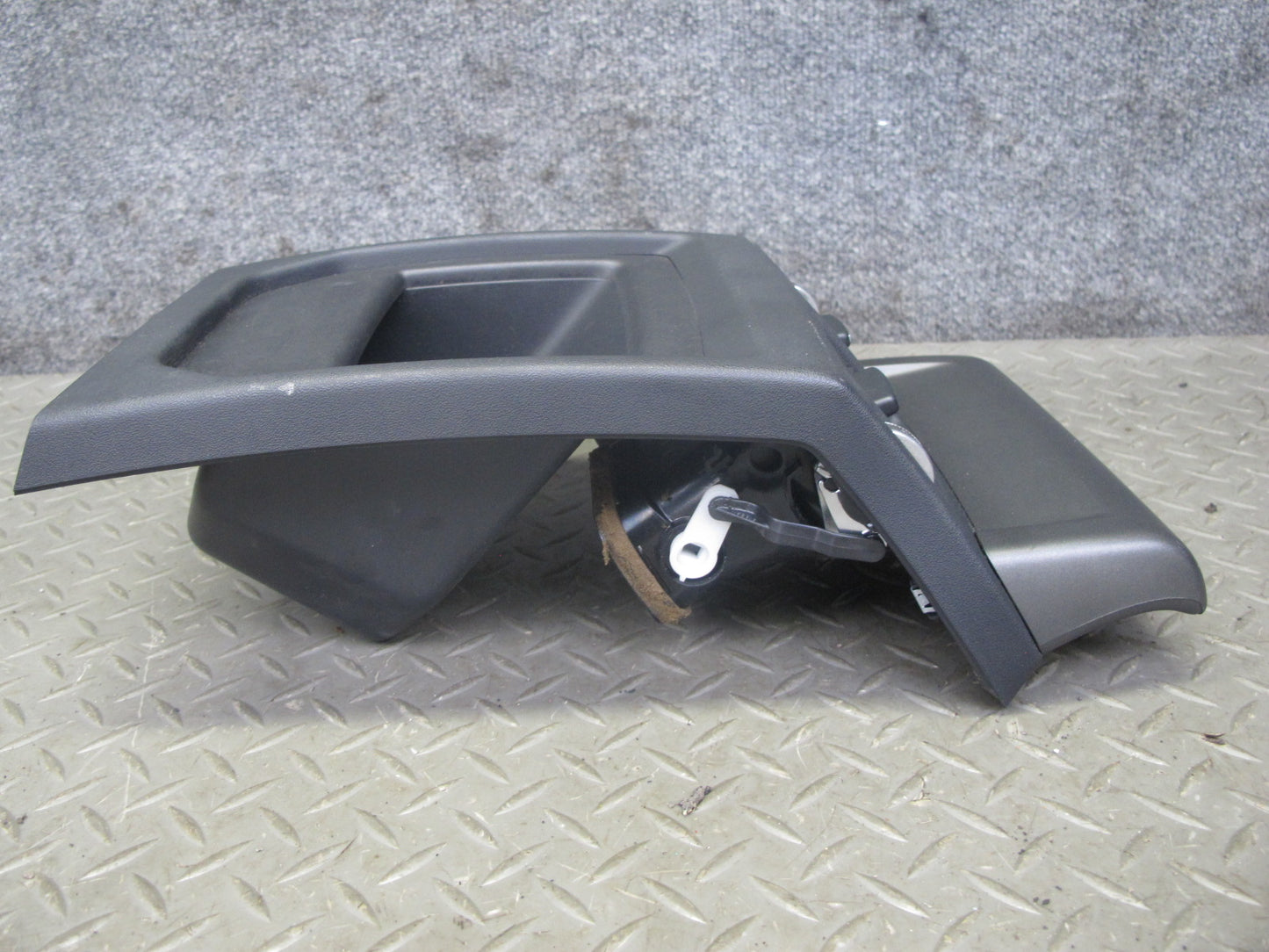 2012-2019 Range Rover Evoque L538 Rear Center Console Air Vent Trim Panel