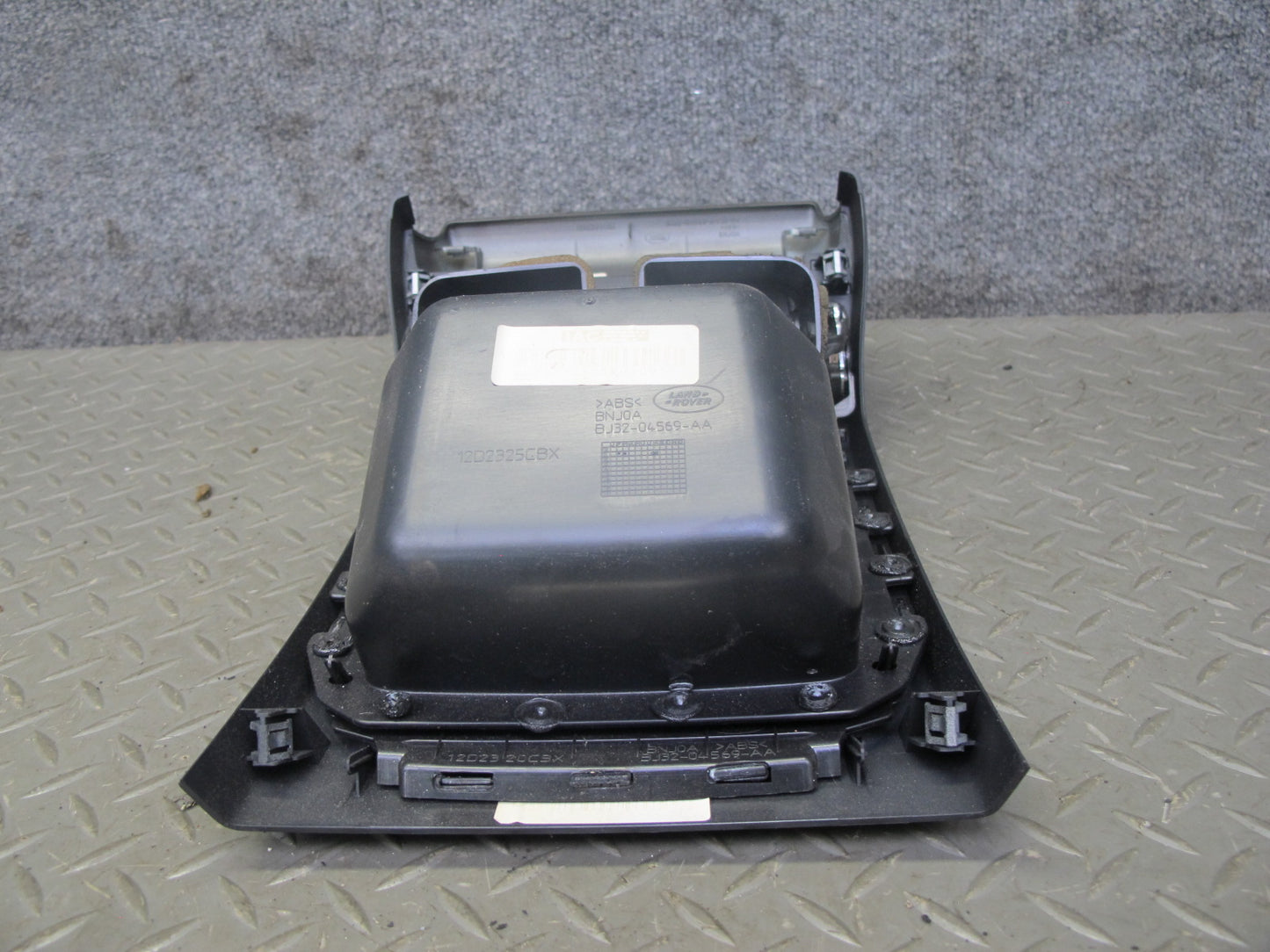 2012-2019 Range Rover Evoque L538 Rear Center Console Air Vent Trim Panel