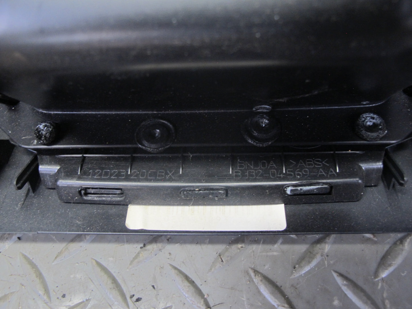 2012-2019 Range Rover Evoque L538 Rear Center Console Air Vent Trim Panel