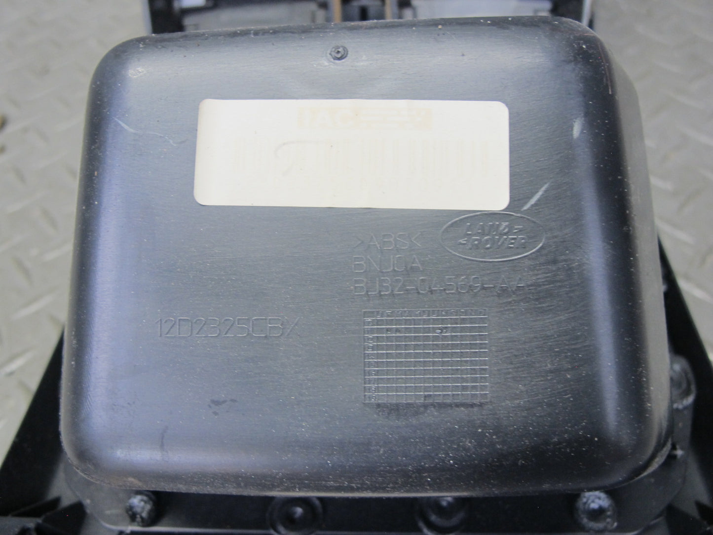 2012-2019 Range Rover Evoque L538 Rear Center Console Air Vent Trim Panel