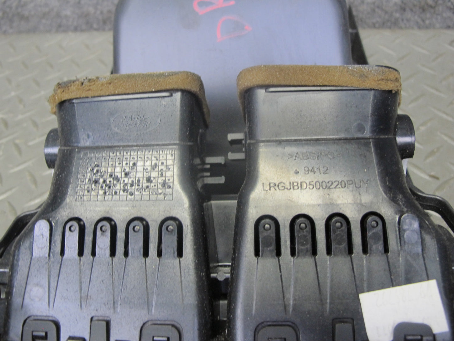 2012-2019 Range Rover Evoque L538 Rear Center Console Air Vent Trim Panel