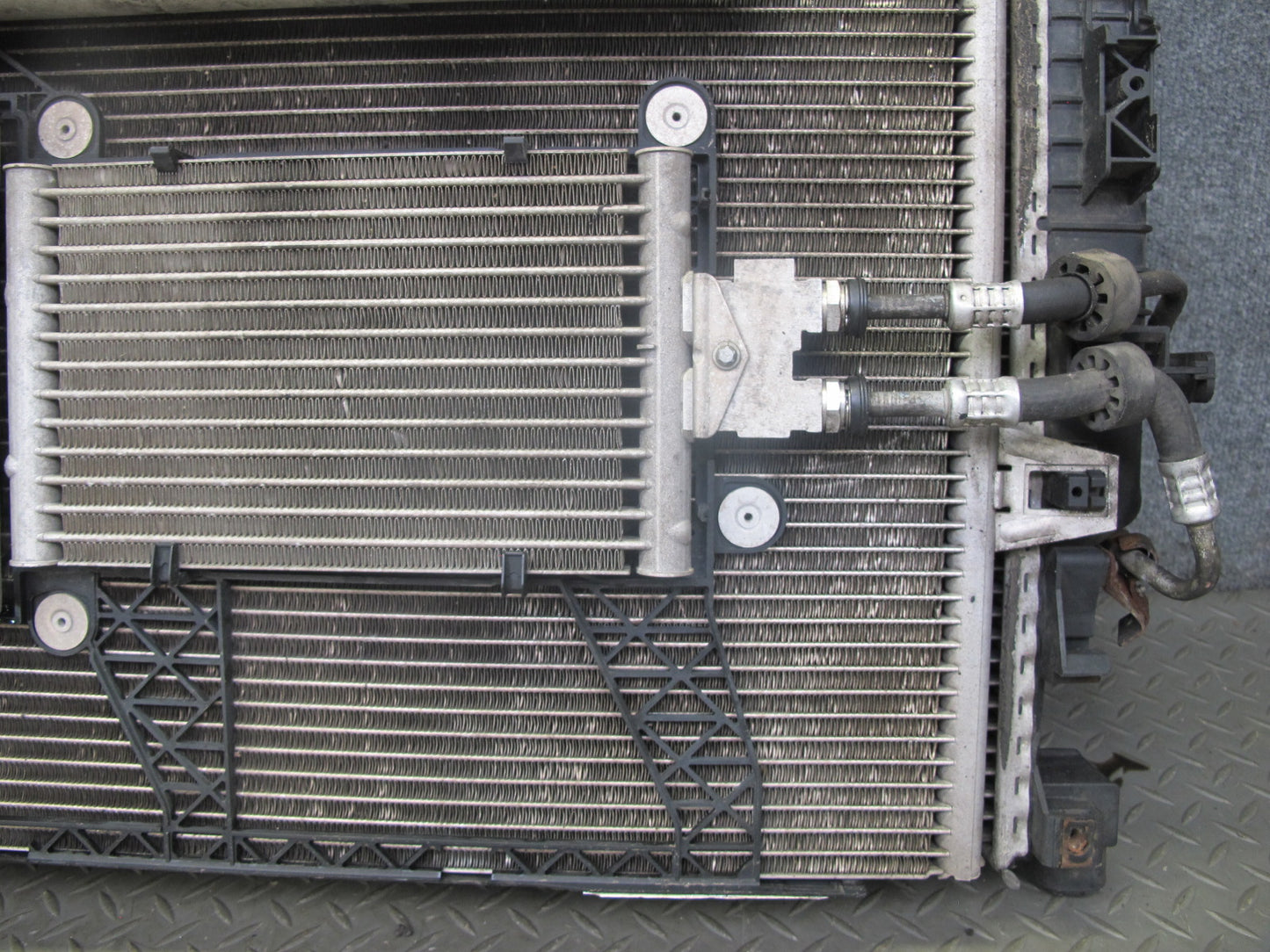 07-11 Mercedes W164 ML63 AMG Engine Cooling Radiator Condenser w Fan Shroud OEM