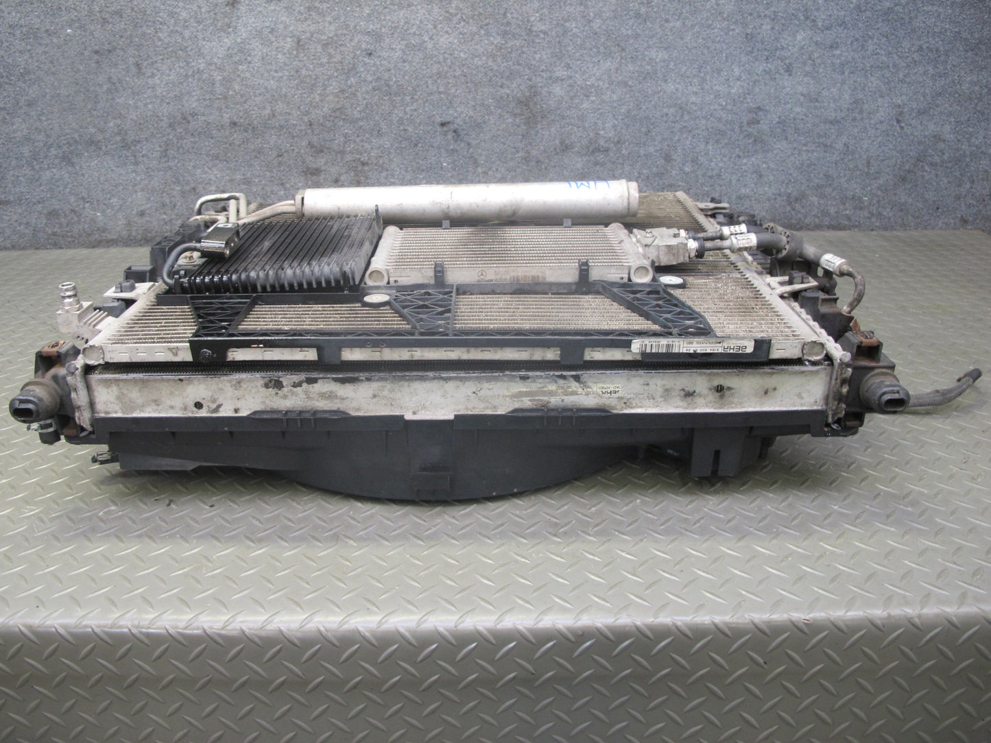 07-11 Mercedes W164 ML63 AMG Engine Cooling Radiator Condenser w Fan Shroud OEM