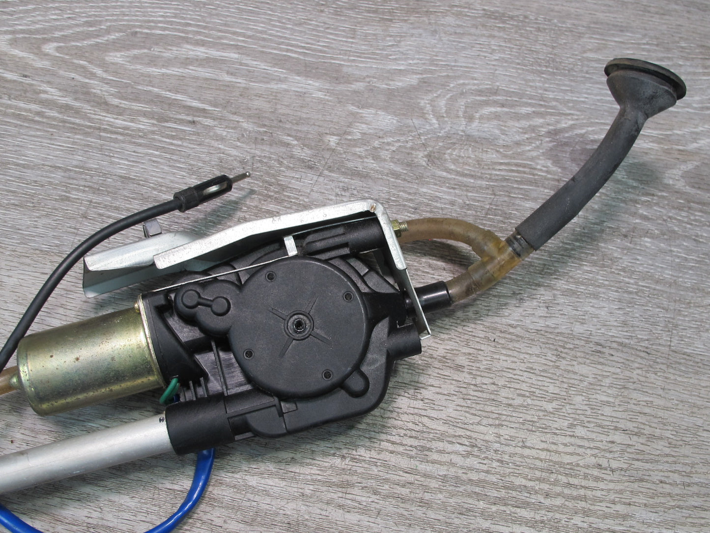 90-96 Nissan Z32 300ZX 2+0 Rear Power Electric Antenna Motor Assembly OEM
