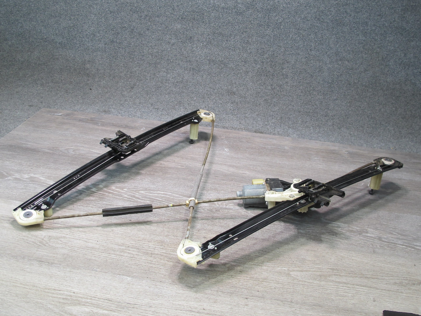 2013-2019 Land Range Rover L405 Front Left Door Window Regulator w Motor