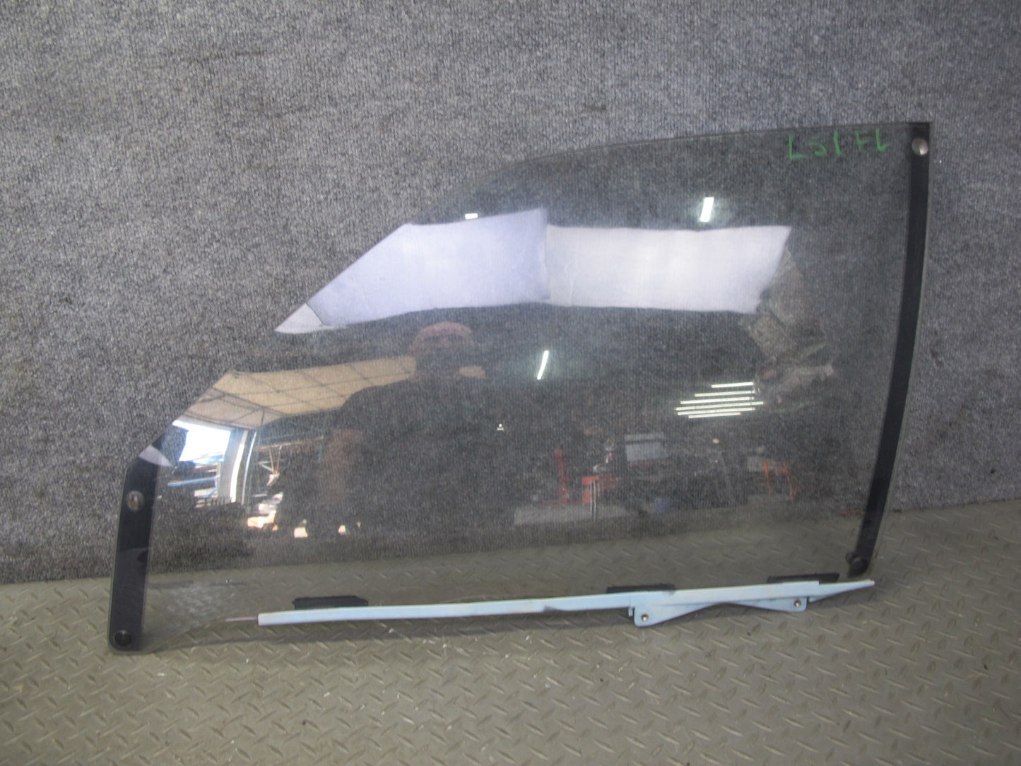 95-97 Lexus LS400 UCF20L Front Left Door Glass Window OEM