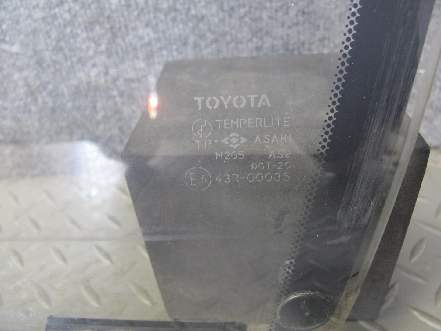 95-97 Lexus LS400 UCF20L Front Left Door Glass Window OEM