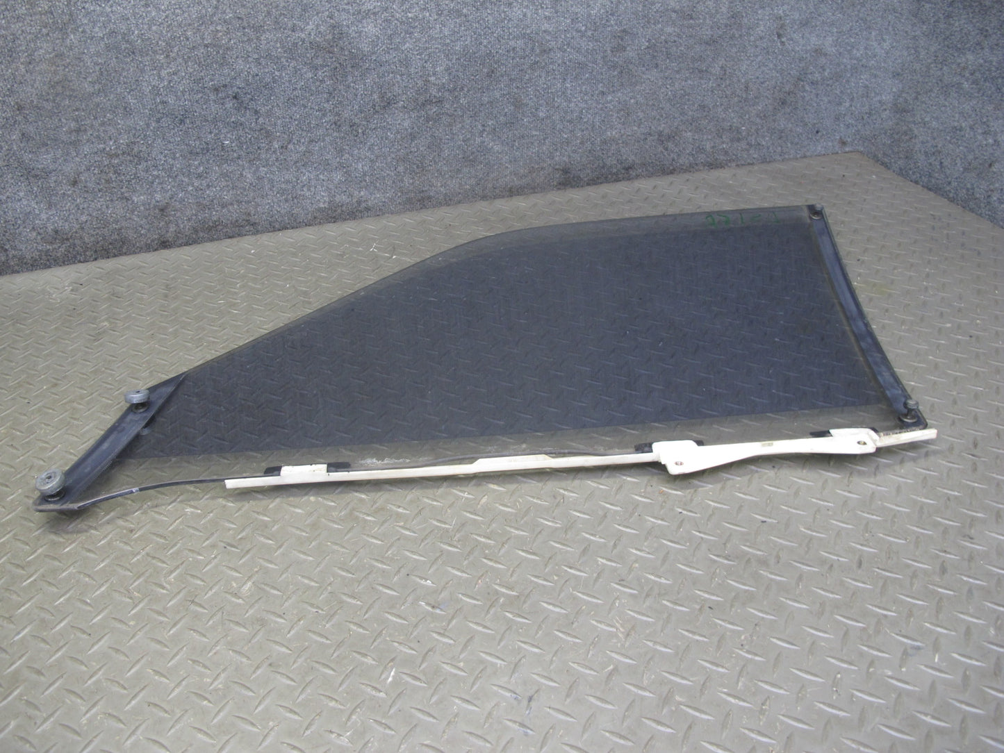 95-97 Lexus LS400 UCF20L Front Right Door Glass Window OEM