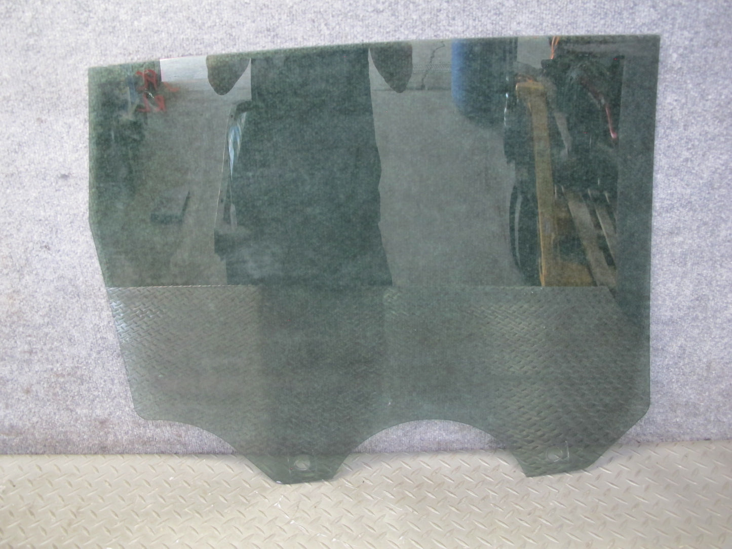 2003-2010 Porsche Cayenne 955 Rear Left Door Glass Window