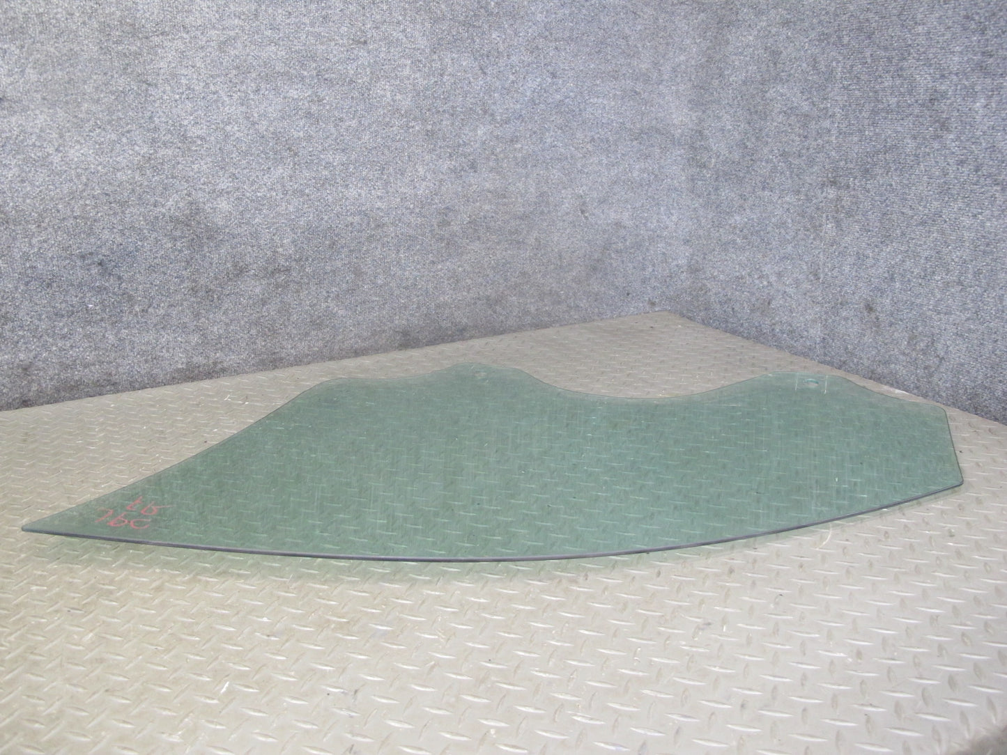 2003-2010 Porsche Cayenne 955 Front Right Door Glass Window