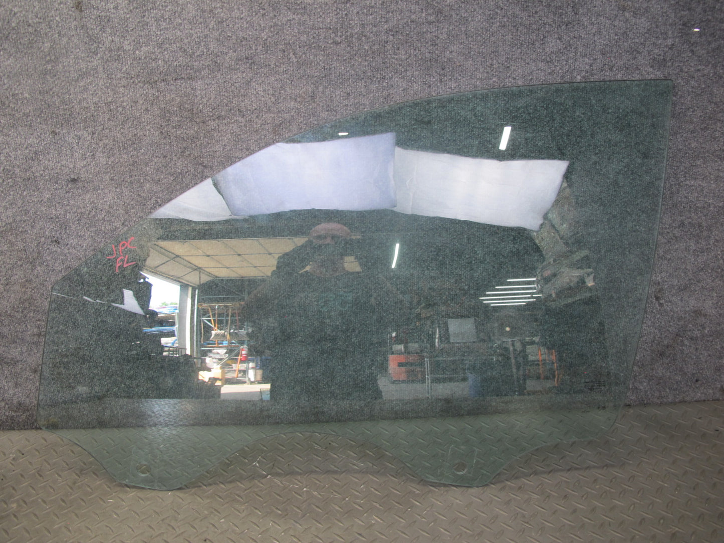2003-2010 Porsche Cayenne 955 Front Left Door Glass Window