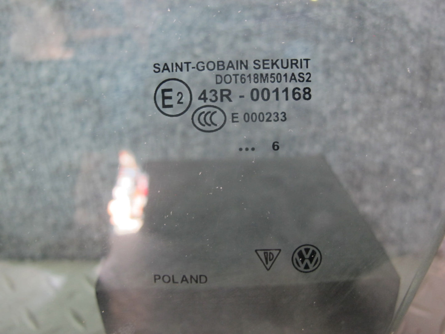 2003-2010 Porsche Cayenne 955 Front Left Door Glass Window
