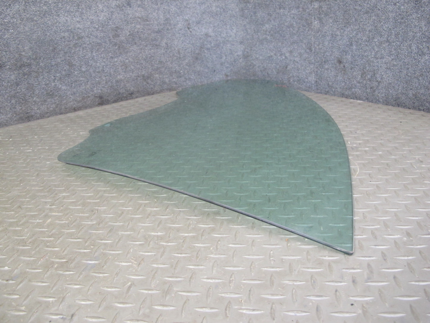 2003-2010 Porsche Cayenne 955 Front Left Door Glass Window