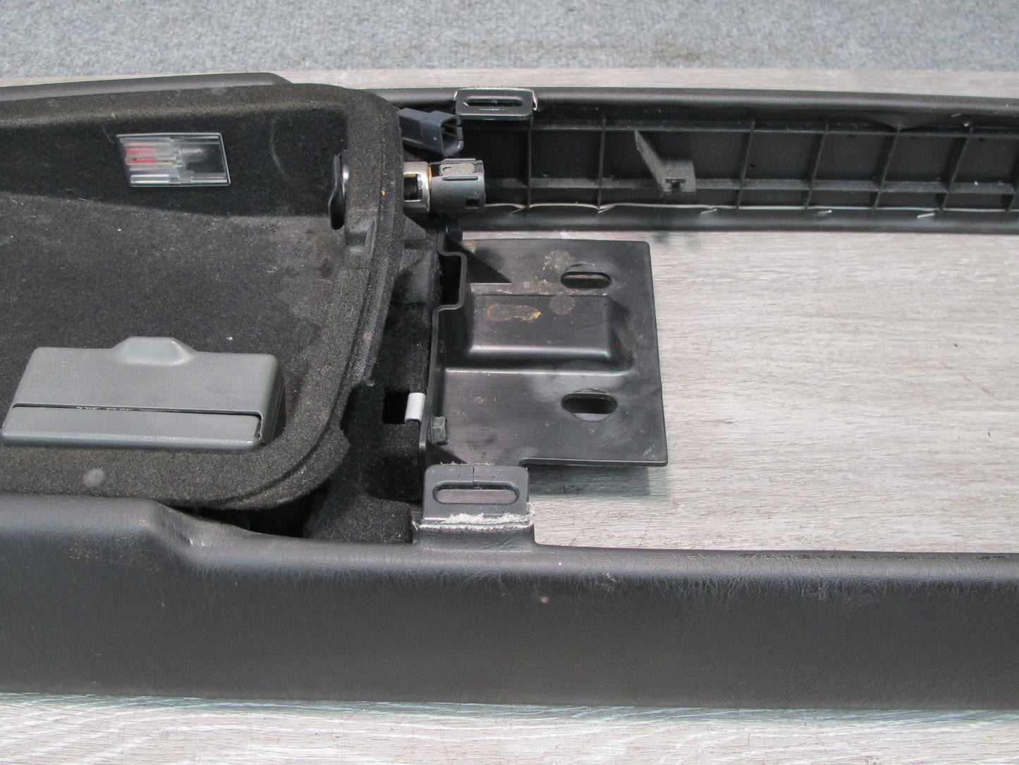 2004-2006 Cadillac XLR Center Console Trim Cover Panel 10348379
