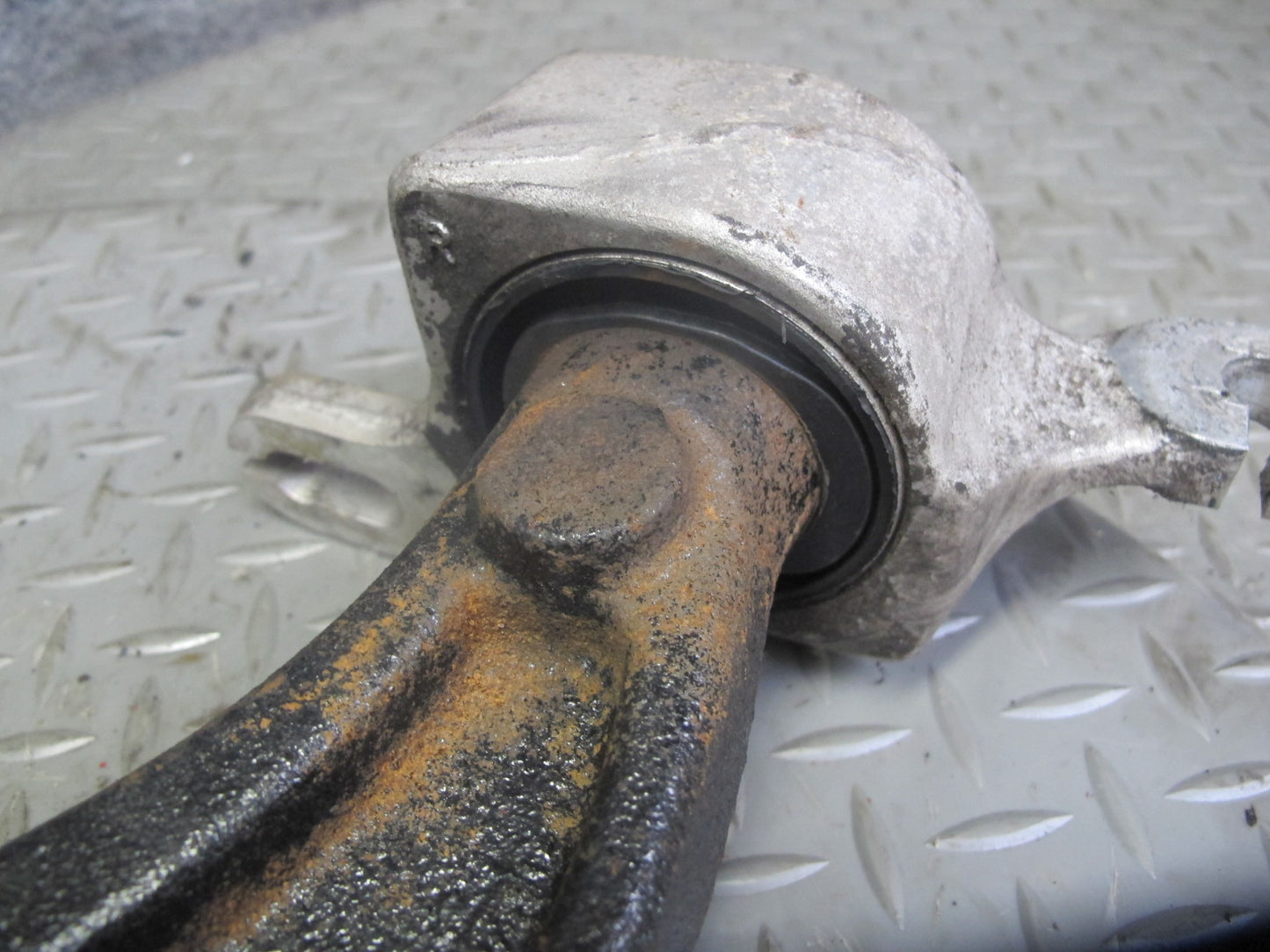 06-11 Mercedes W164 Ml-class Front Right Lower Control Arm OEM