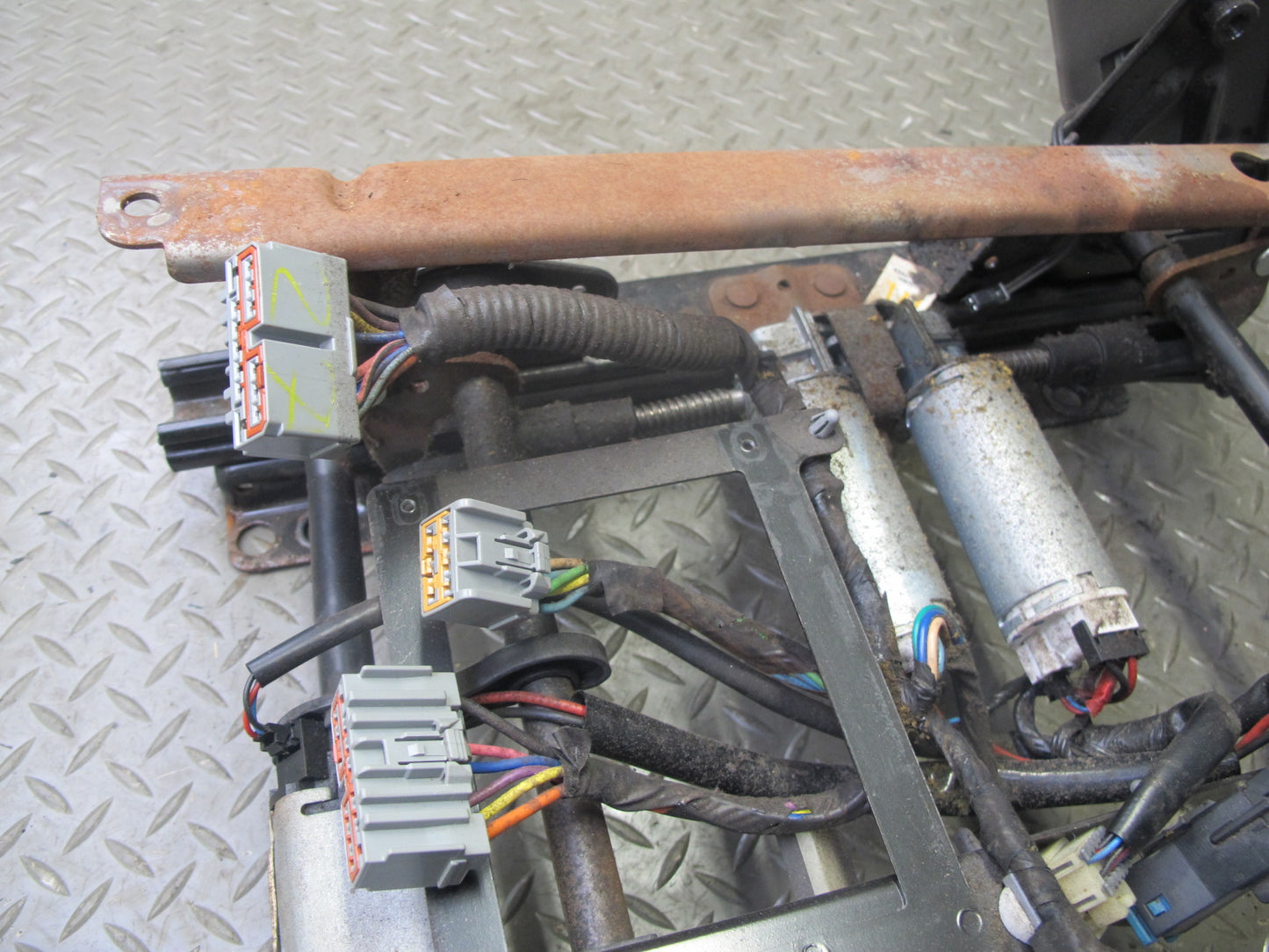 2003-2007 Hummer H2 Front Left Driver Side Seat Lower Frame Track W/ Motors