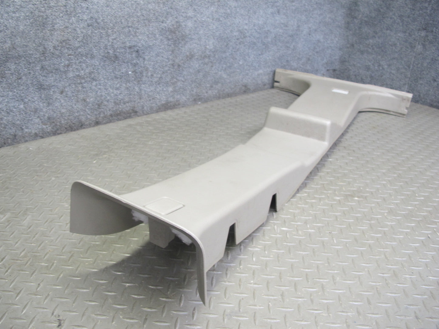 2003-2004 Hummer H2 Left Driver Side Upper Lower B Pillar Trim Cover Panel